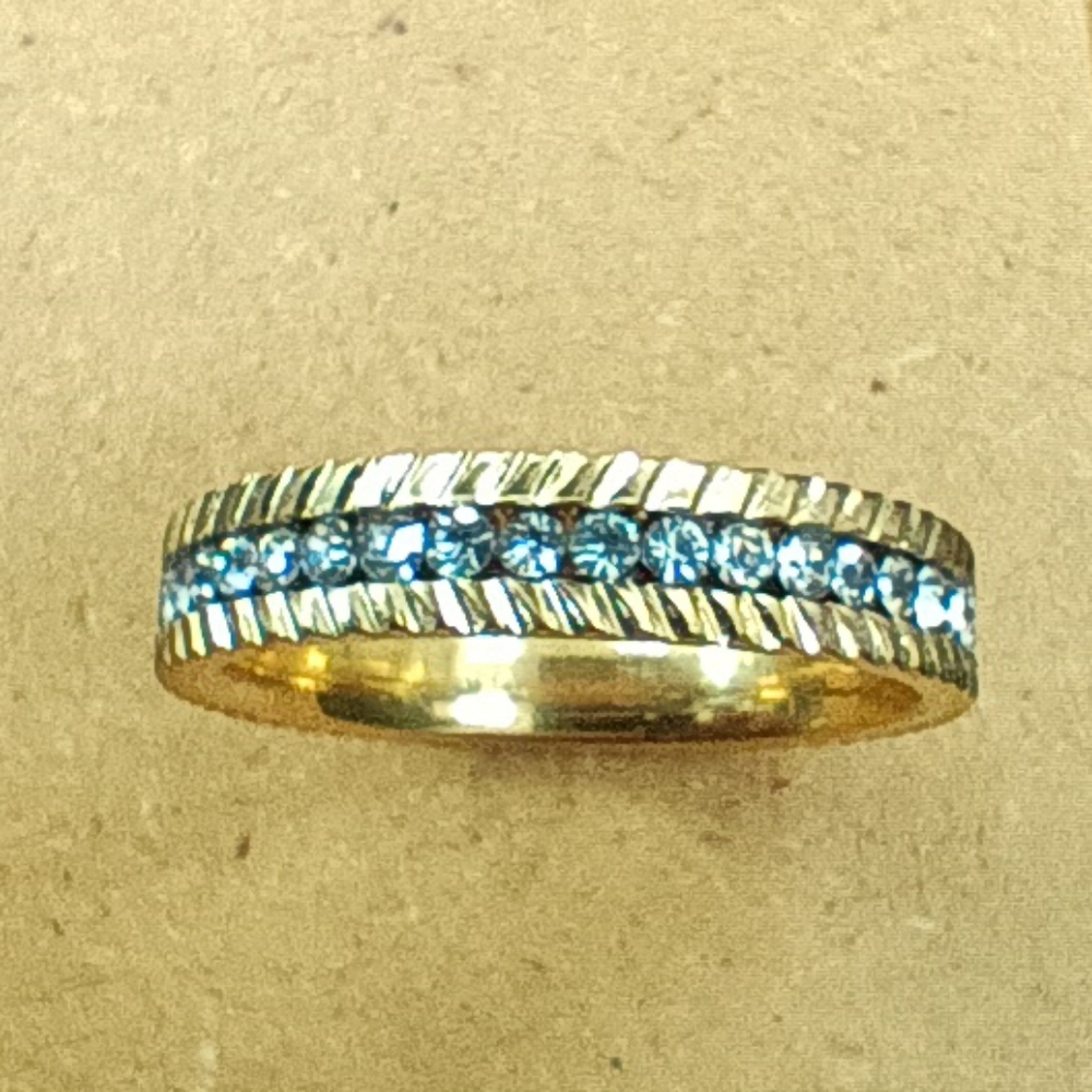 STAINLESS STEEL Gold Tone Crystal Textured Wedding Band Style Ring Unisex SZ 8